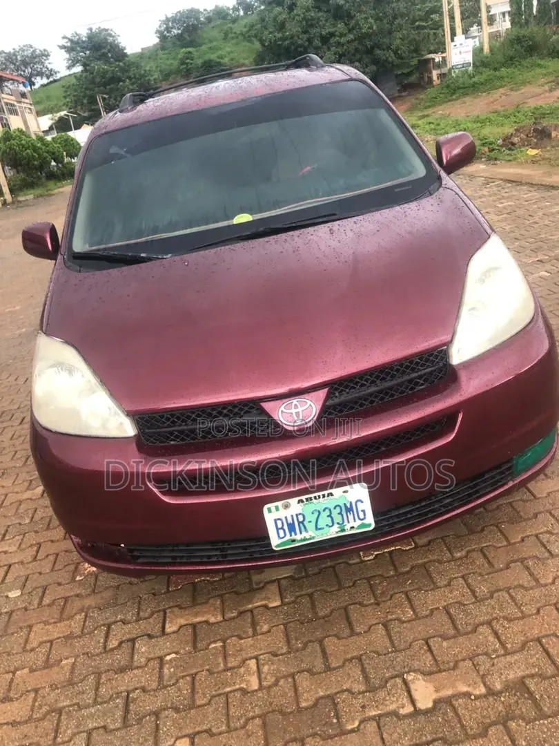 Toyota Sienna 2005 Red