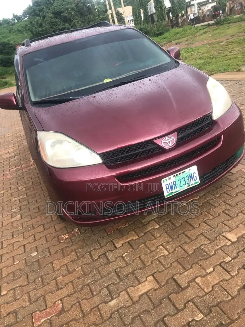 Toyota Sienna 2005 Red