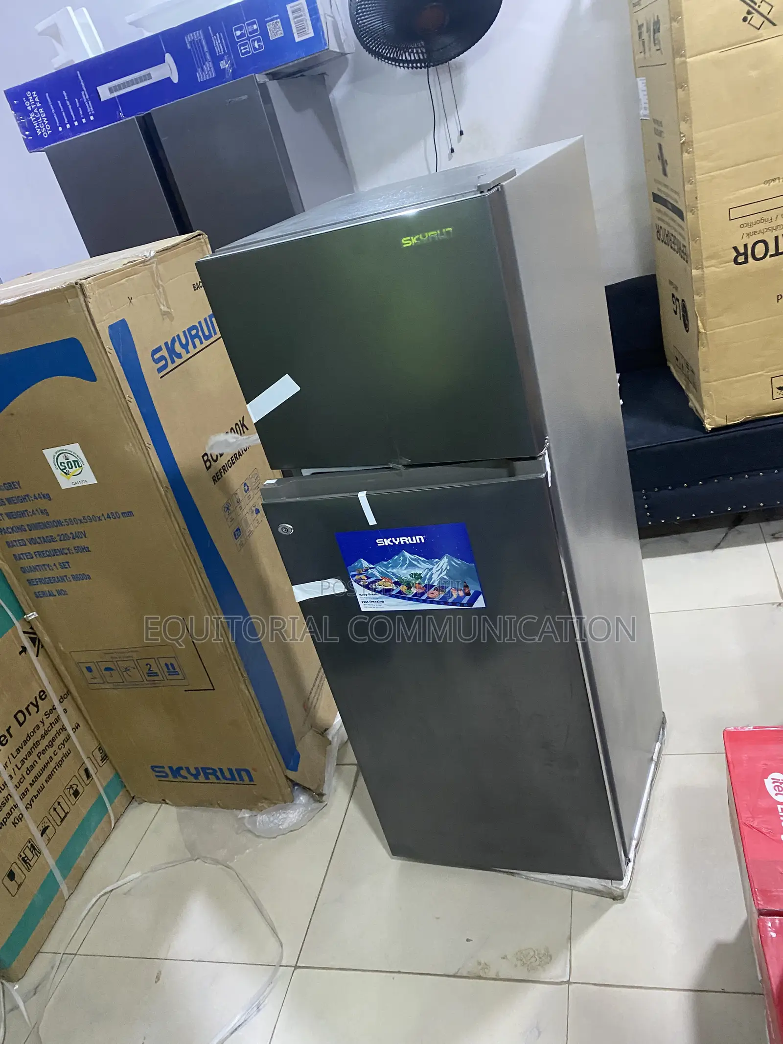 Skyrun BCD-200K 200L Top Freezer Fridge for Food Essentials