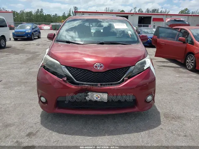 Toyota Sienna SE Premium 8-Passenger 4dr Minivan (3.5L 6cyl 6A) 2015