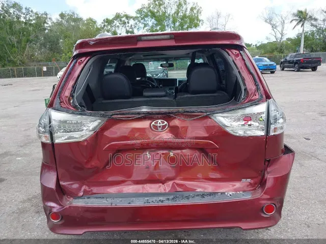 Toyota Sienna SE Premium 8-Passenger 4dr Minivan (3.5L 6cyl 6A) 2015