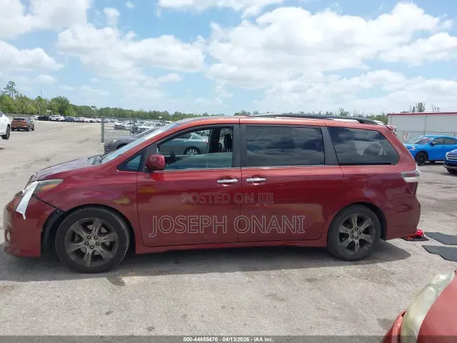 Toyota Sienna SE Premium 8-Passenger 4dr Minivan (3.5L 6cyl 6A) 2015