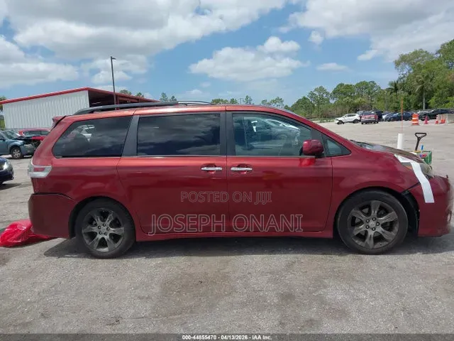 Toyota Sienna SE Premium 8-Passenger 4dr Minivan (3.5L 6cyl 6A) 2015