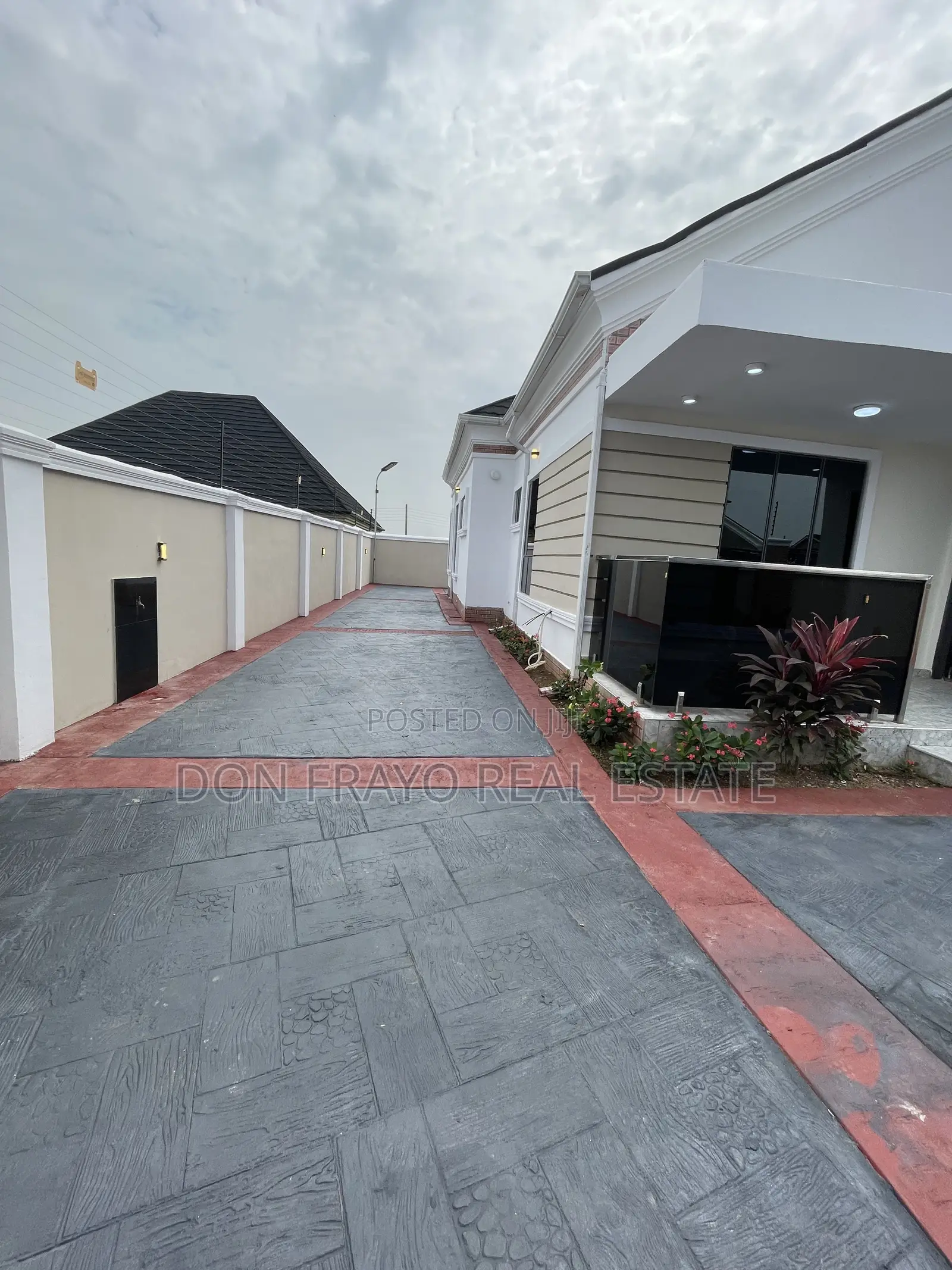 3bdrm Bungalow in Dss Estate, Idishin for sale