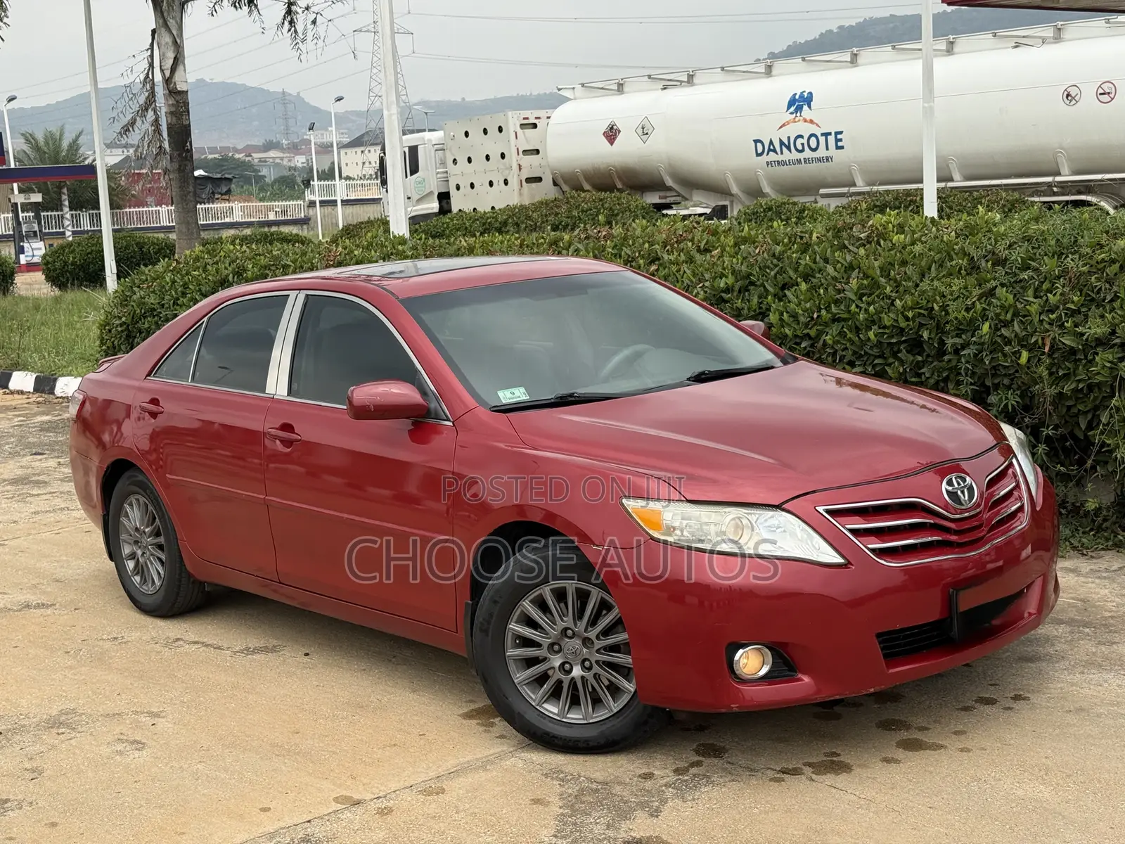 Toyota Camry XLE 4dr Sedan (2.5L 4cyl 6AM) 2010 Red