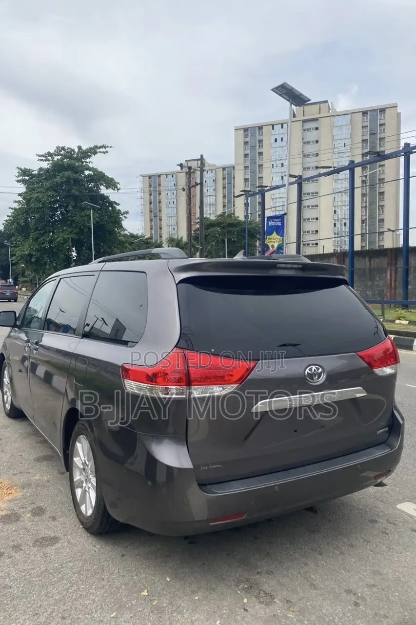 Toyota Sienna Limited FWD 7-Passenger 2013 Gray