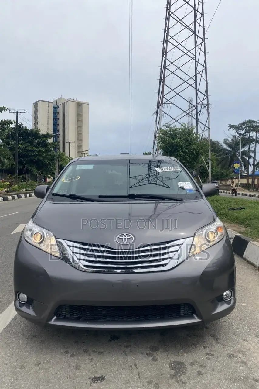 Toyota Sienna Limited FWD 7-Passenger 2013 Gray