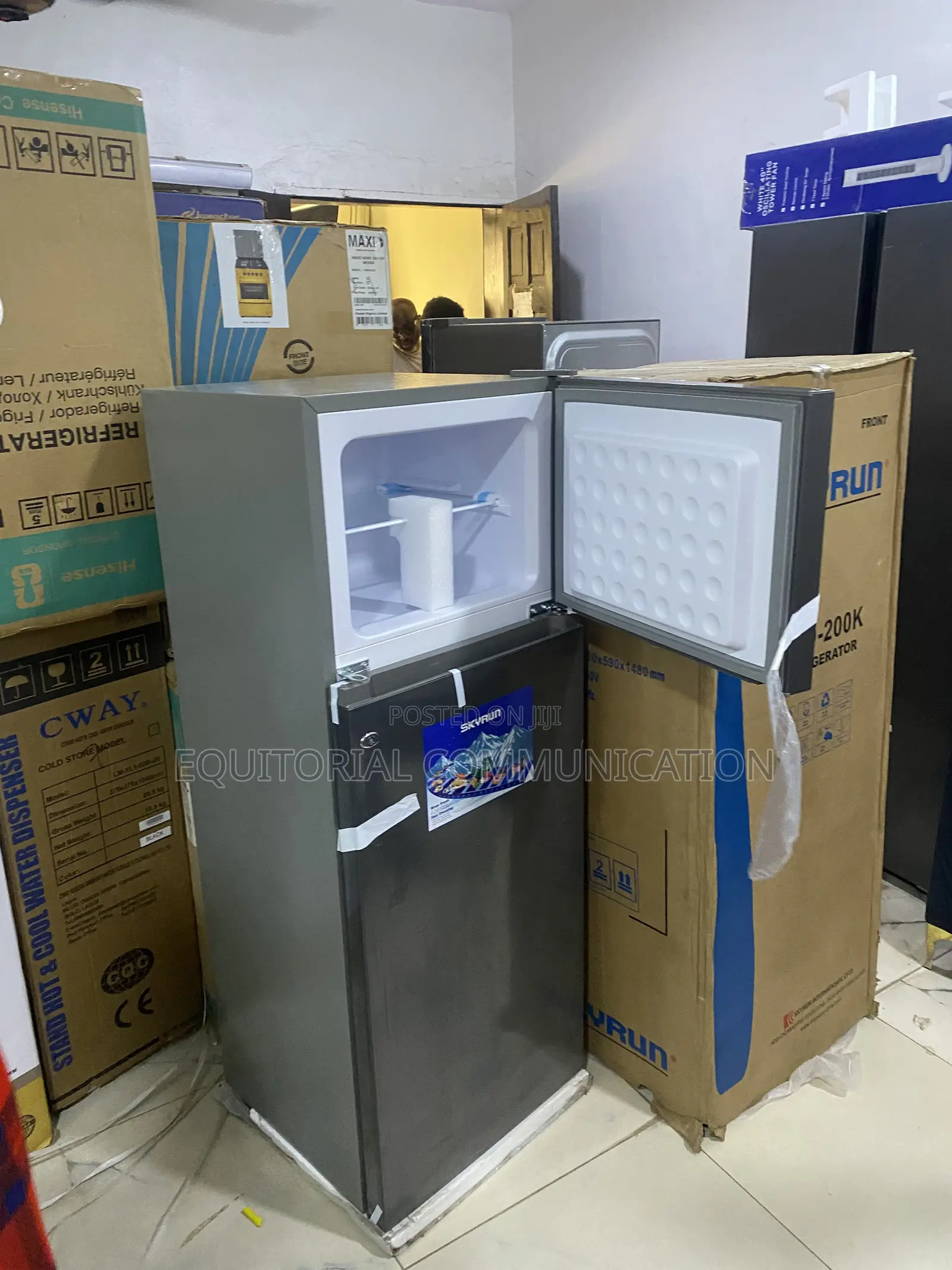 Skyrun BCD-200K 200L Top Freezer Fridge for Apartments and Homes