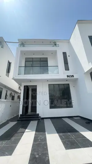 4bdrm Duplex in Chevron for sale