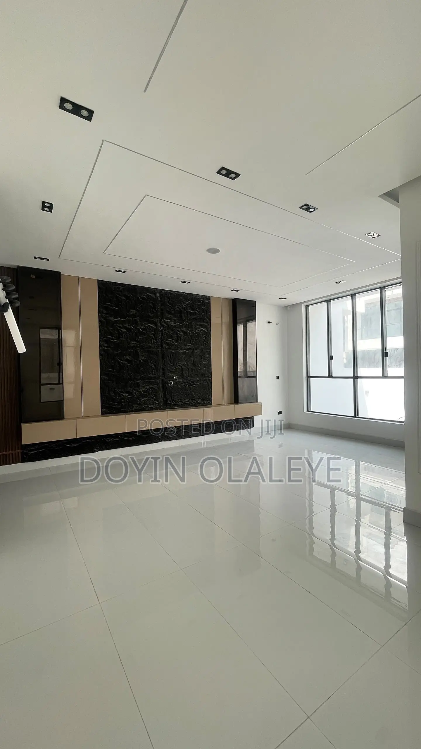 4bdrm Duplex in Chevron for sale