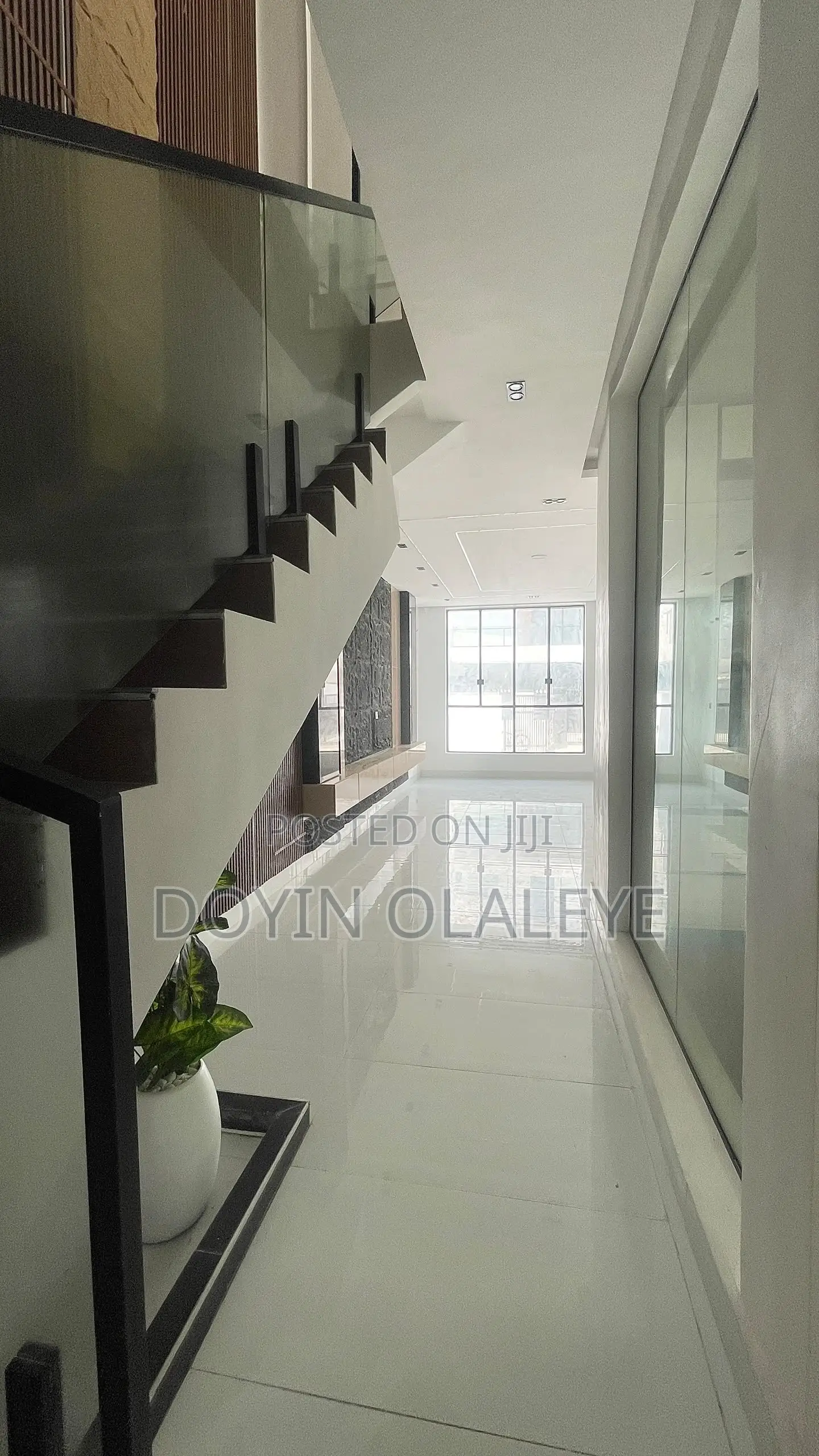 4bdrm Duplex in Chevron for sale