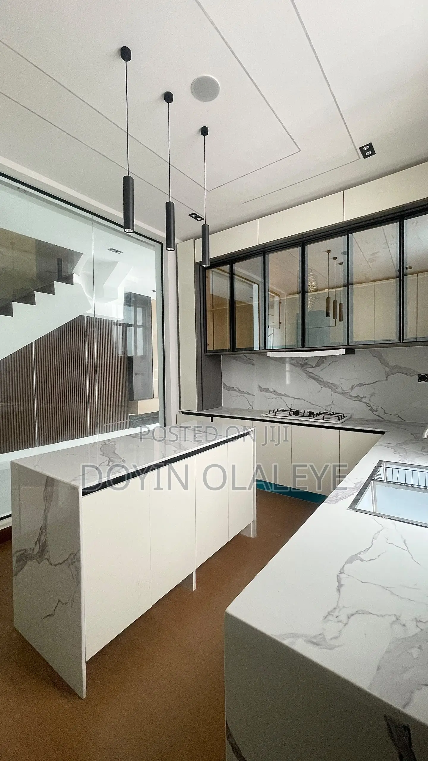 4bdrm Duplex in Chevron for sale