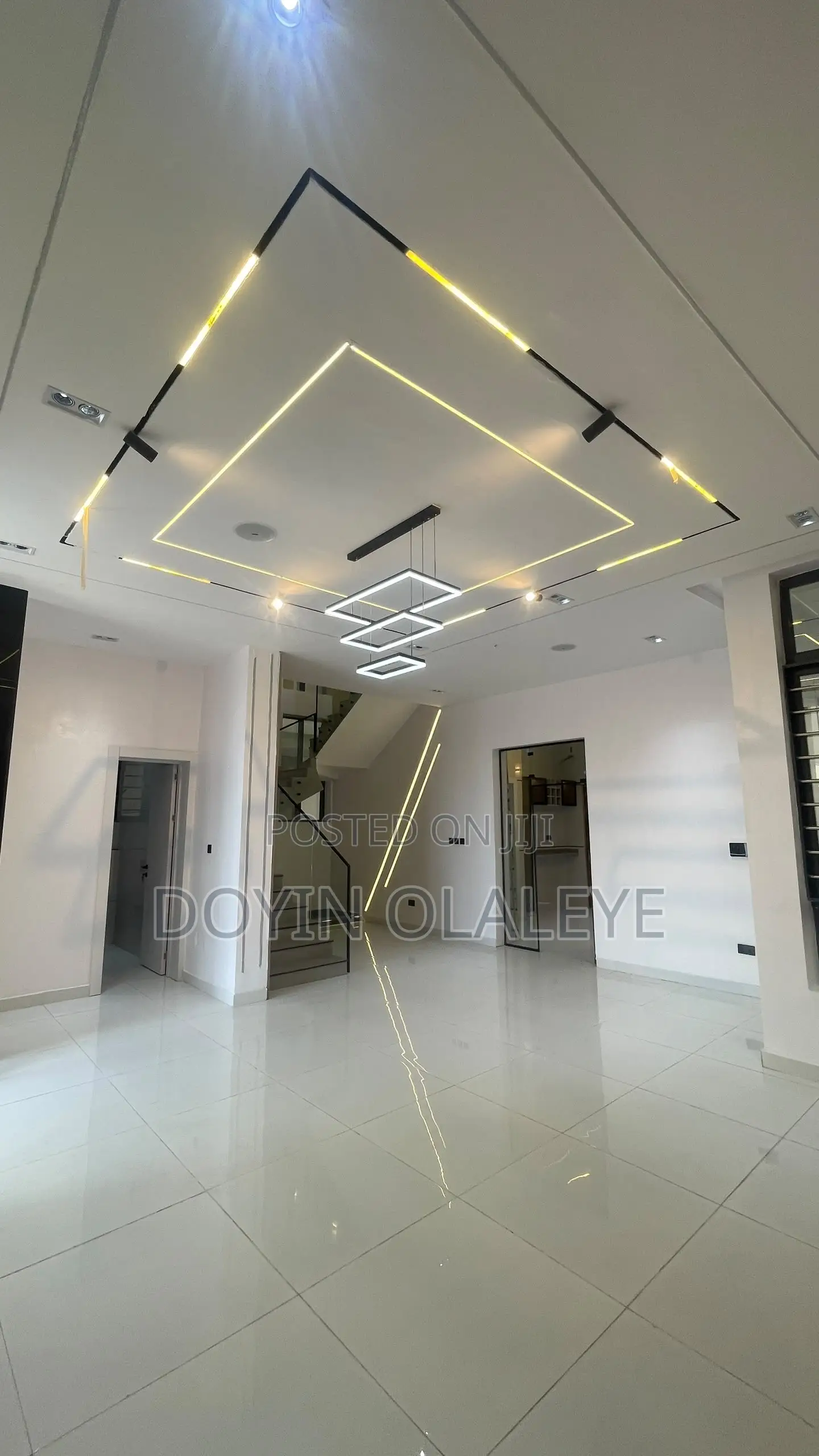 5bdrm Duplex in Chevron for sale