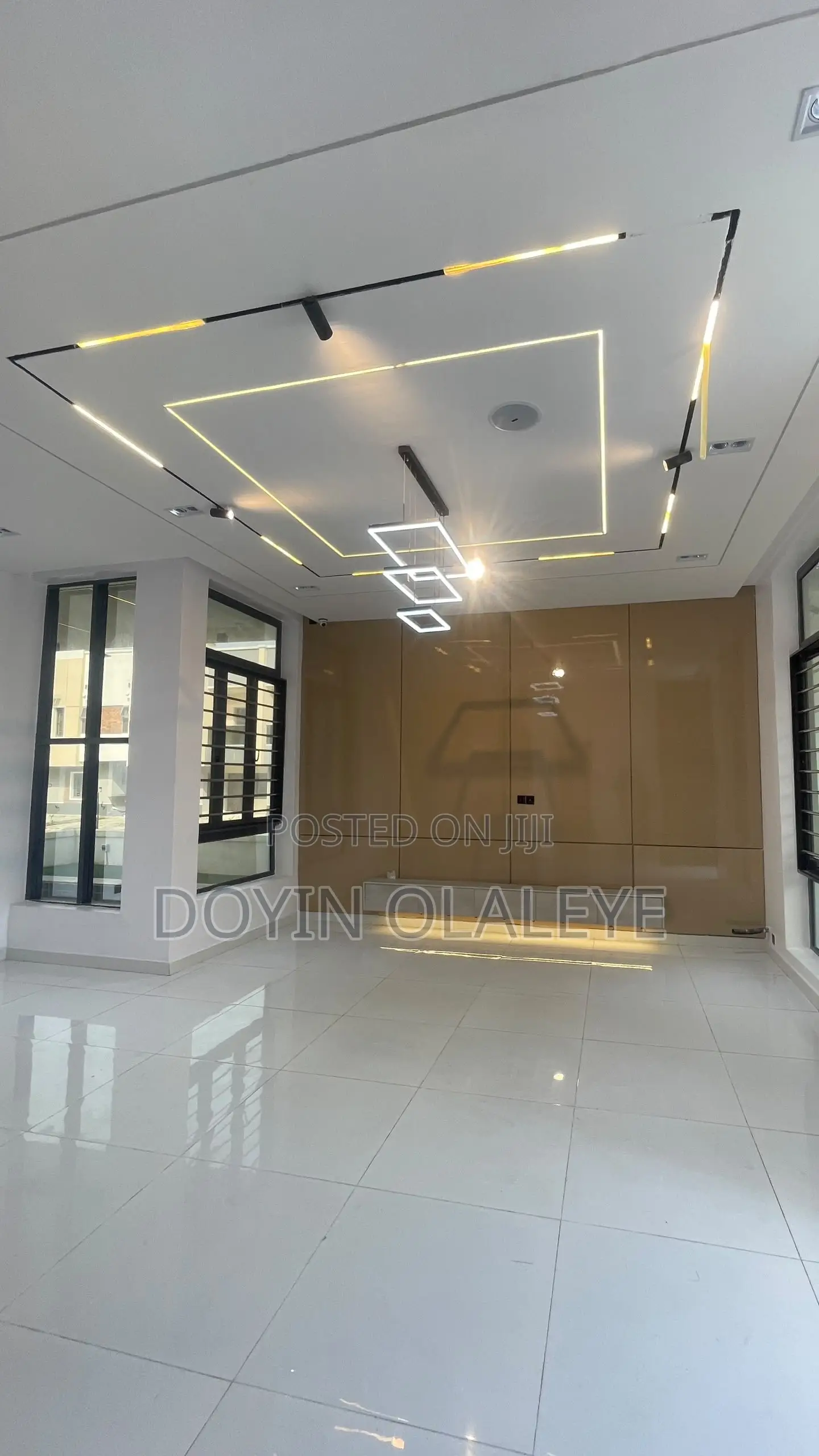 5bdrm Duplex in Chevron for sale