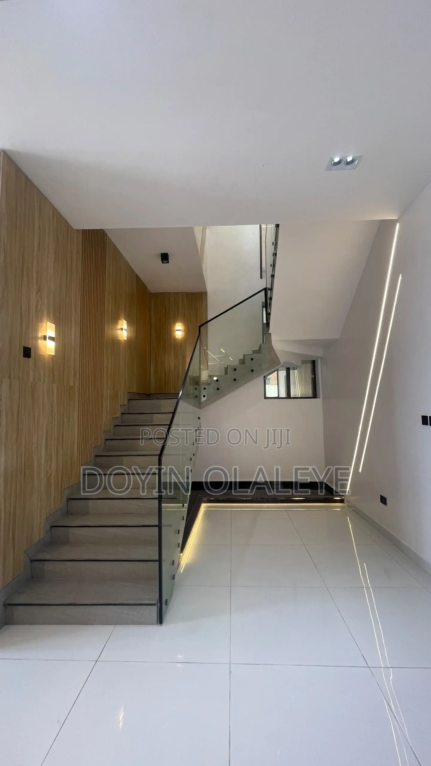 5bdrm Duplex in Chevron for sale