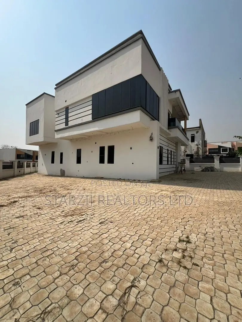 4bdrm Duplex in Karsana, Dape for sale