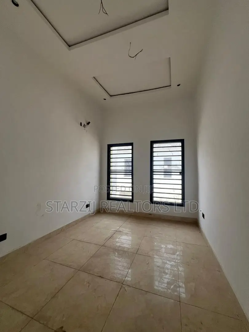 4bdrm Duplex in Karsana, Dape for sale