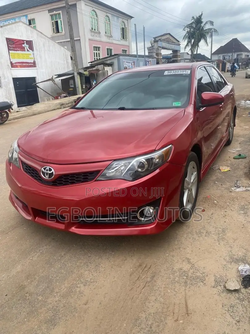 Toyota Camry SE 4dr Sedan (2.5L 4cyl 6A) 2013 Red