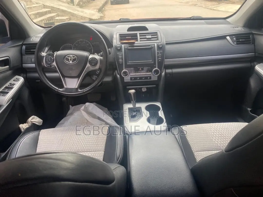 Toyota Camry SE 4dr Sedan (2.5L 4cyl 6A) 2013 Red