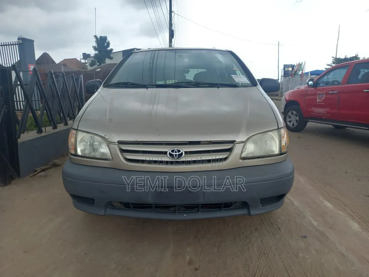 Toyota Sienna LE 2002 Gold