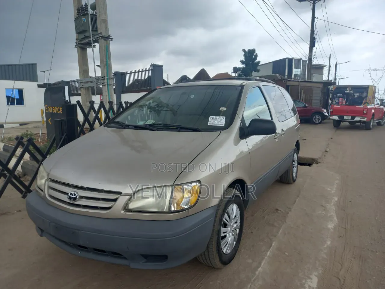 Toyota Sienna LE 2002 Gold