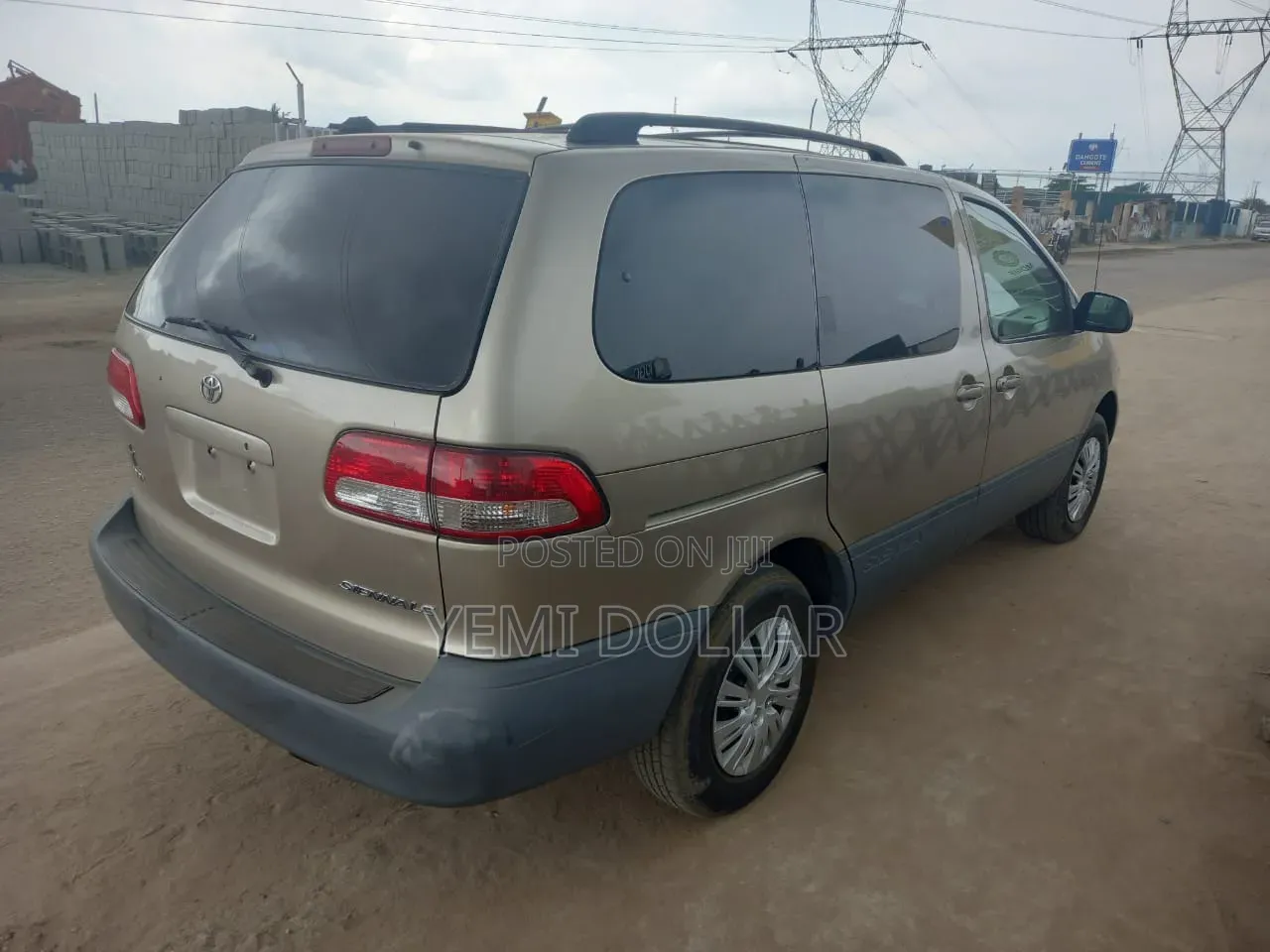 Toyota Sienna LE 2002 Gold