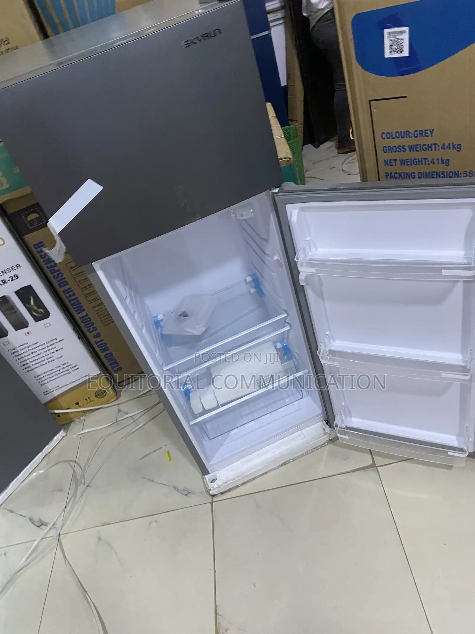Skyrun BCD-200K 200L Home Fridge With Upper Freezing Section