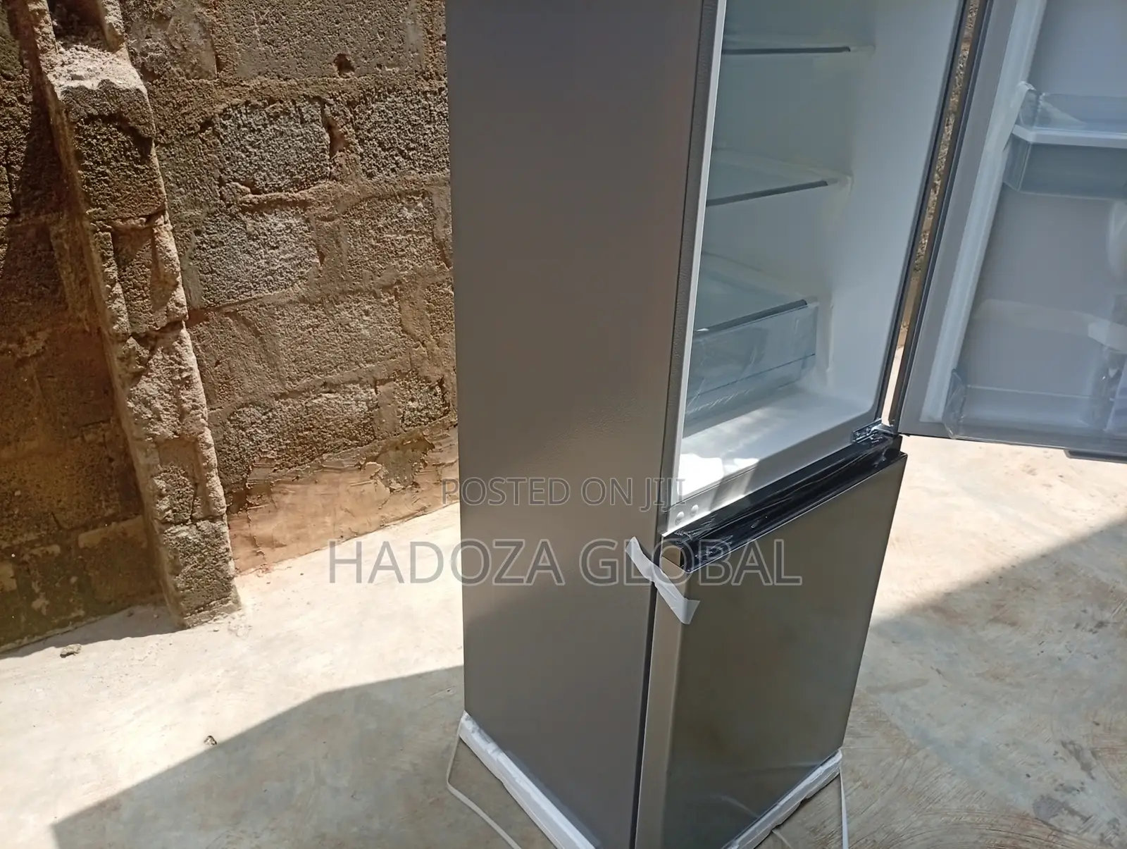 Hisense 35DCB – Stylish and Reliable Refrigeration Solution