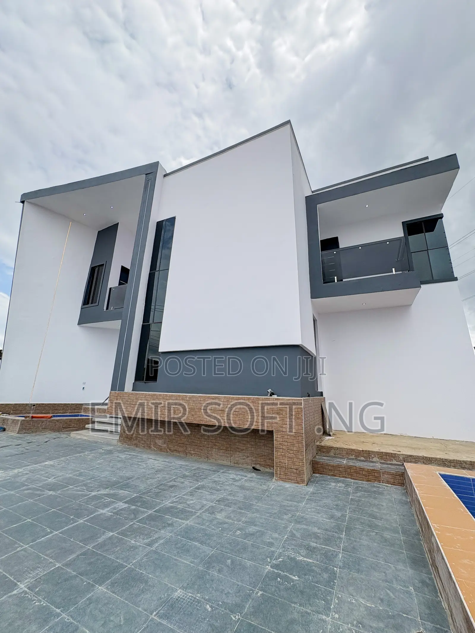 6bdrm Duplex in Oluyole Estate for sale