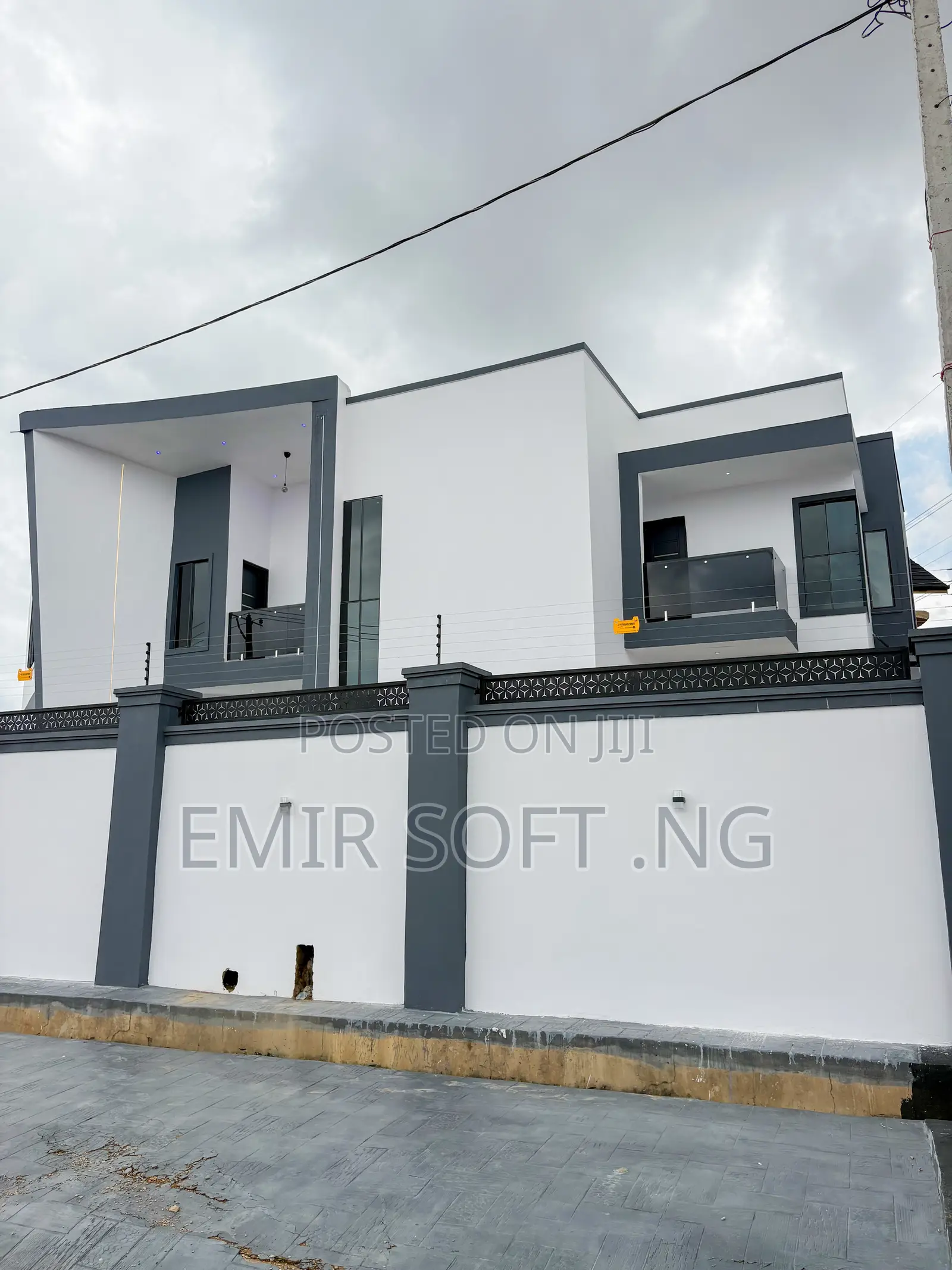 6bdrm Duplex in Oluyole Estate for sale
