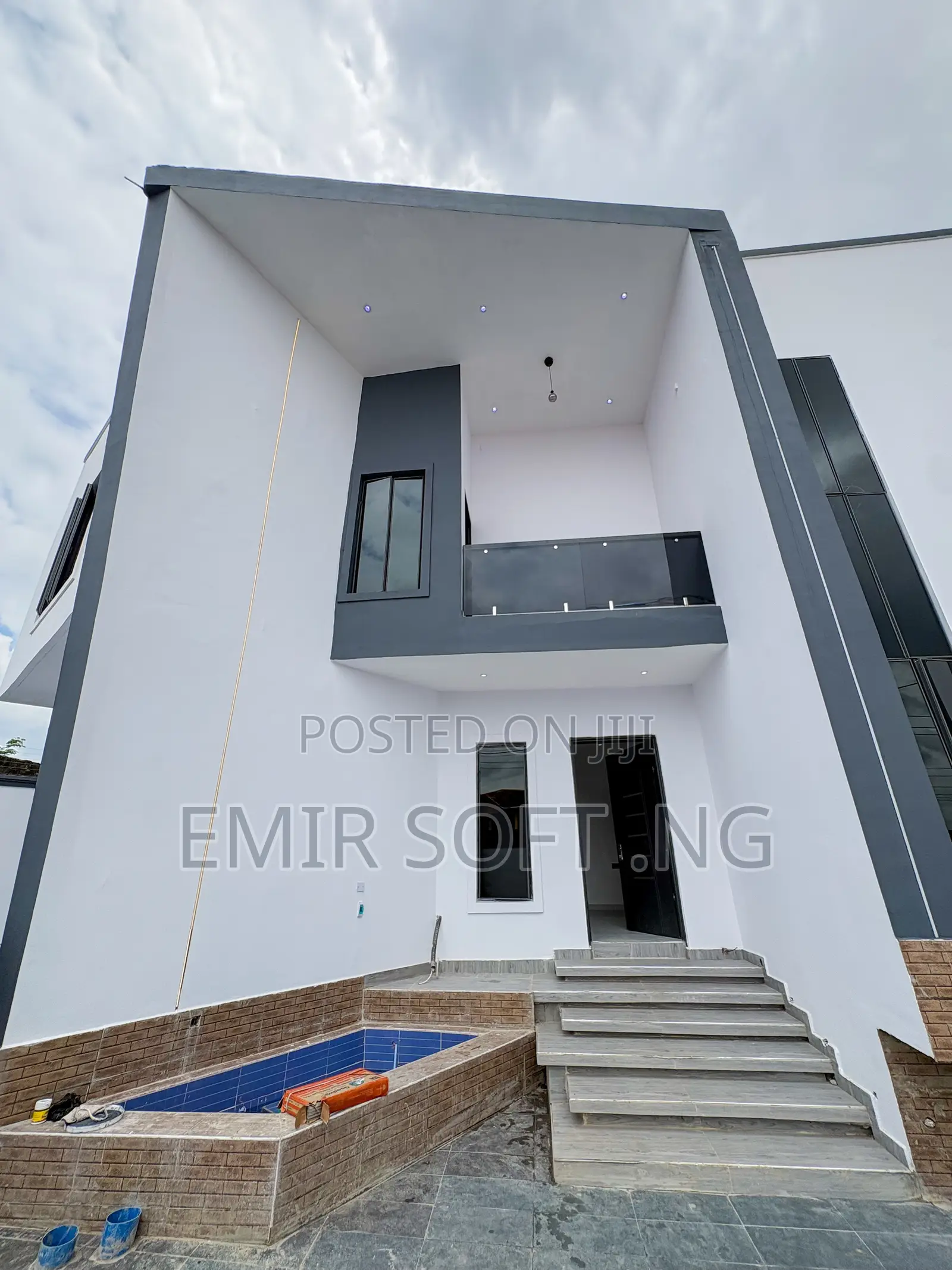 6bdrm Duplex in Oluyole Estate for sale