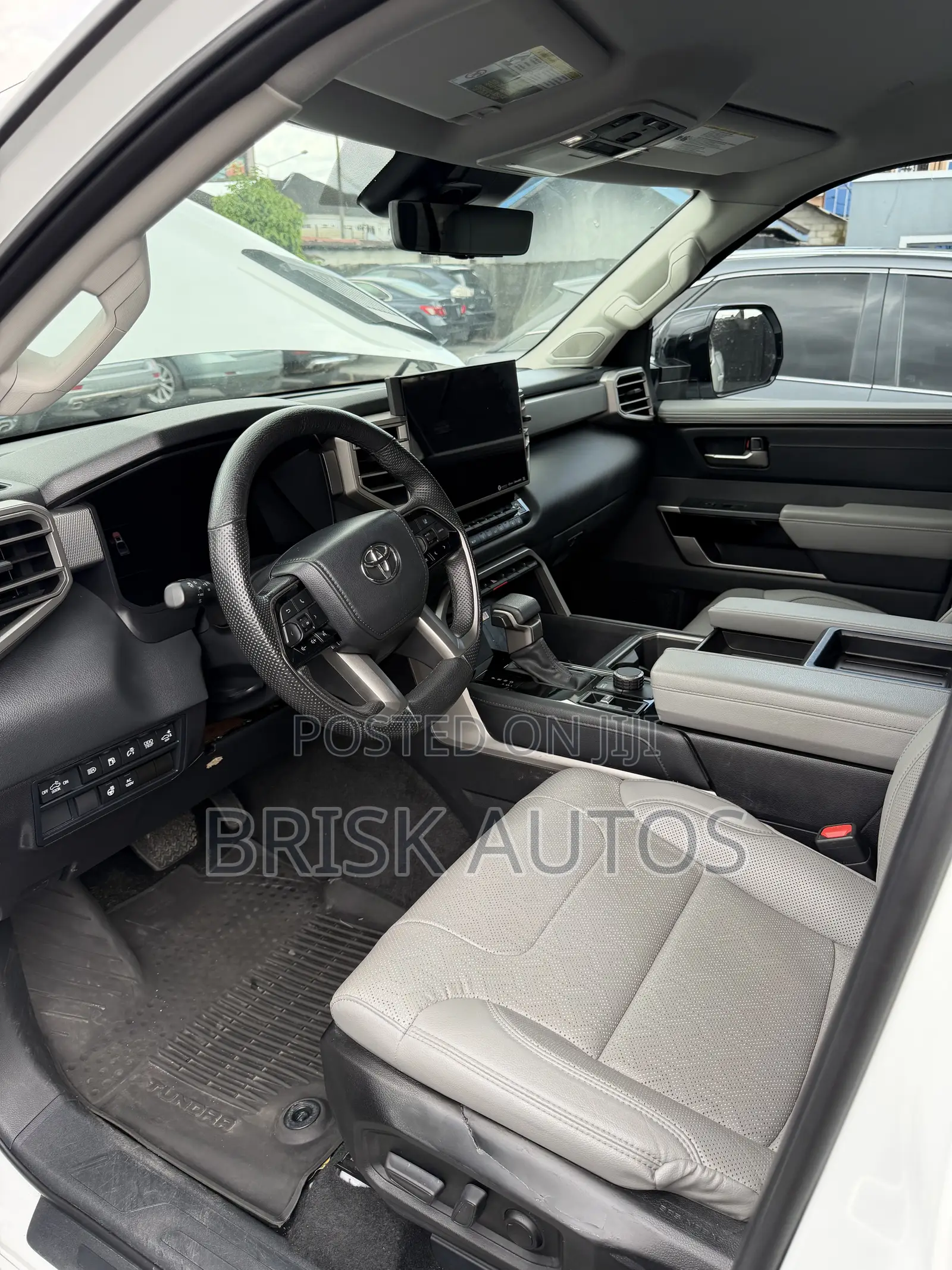 Toyota Tundra 2024 White