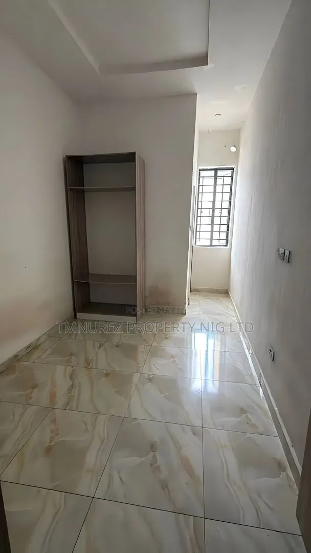 1bdrm Room & Parlour in Ikota for rent