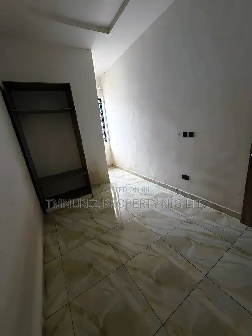 1bdrm Room & Parlour in Ikota for rent