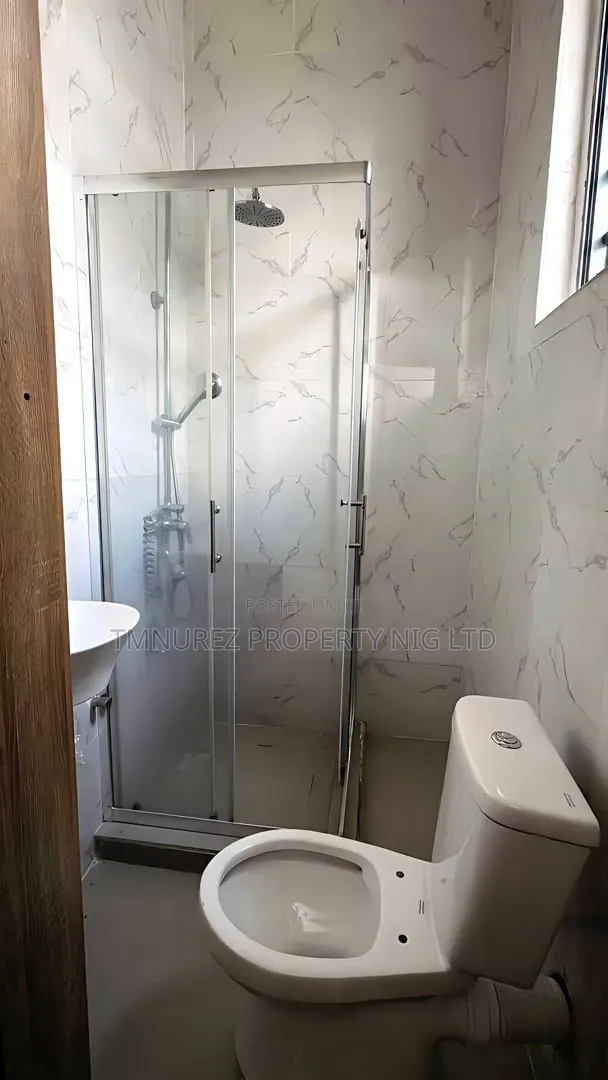 1bdrm Room & Parlour in Ikota for rent