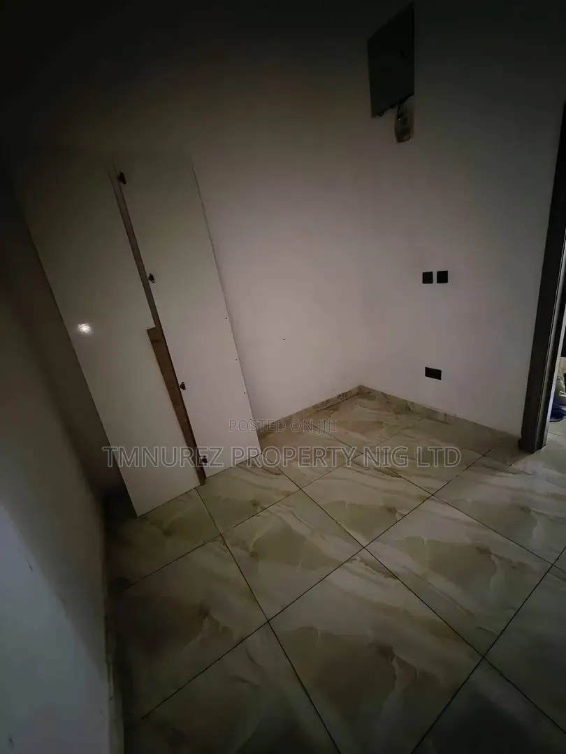 1bdrm Room & Parlour in Ikota for rent