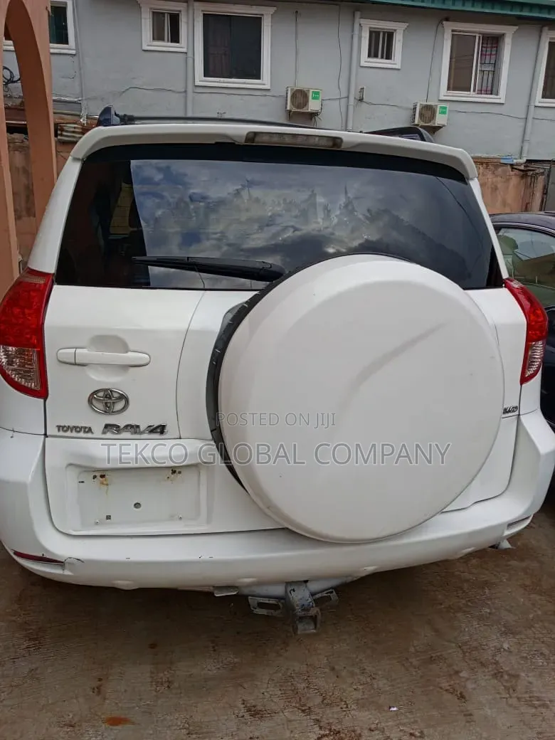Toyota Camry SE V6 4dr Sedan (3.5L 6cyl 6AM) 2007 White