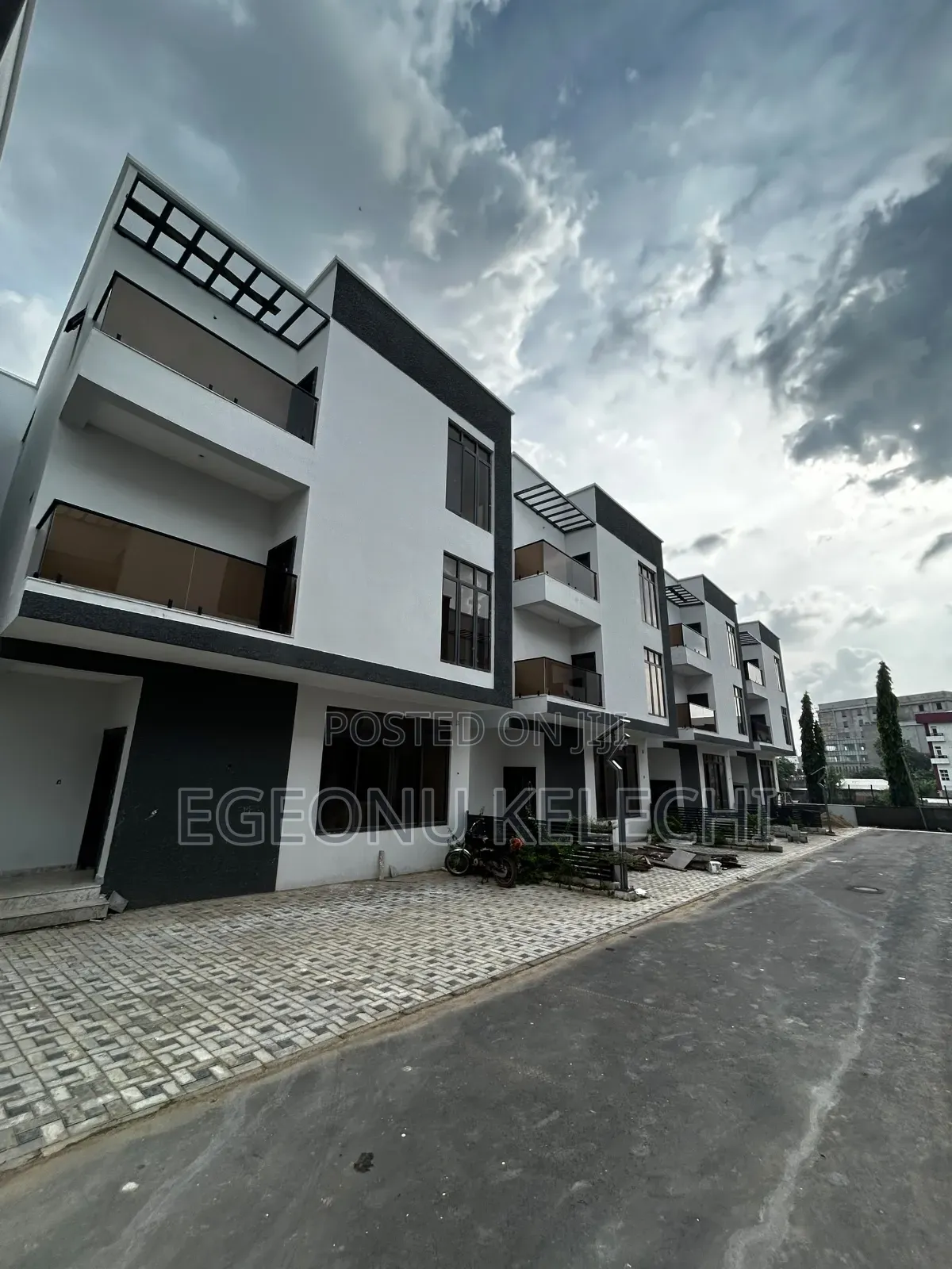4bdrm Duplex in Mabushi for sale