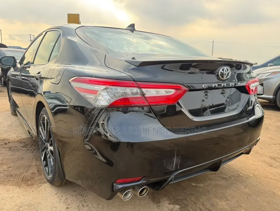 Toyota Camry XSE FWD (2.5L 4cyl 8AM) 2018 Black