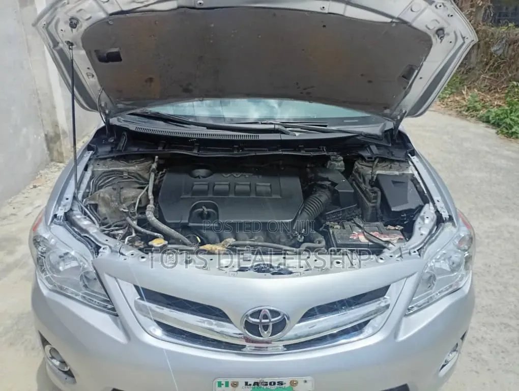 Toyota Corolla LE 4dr Sedan (1.8L 4cyl 4A) 2010 Silver