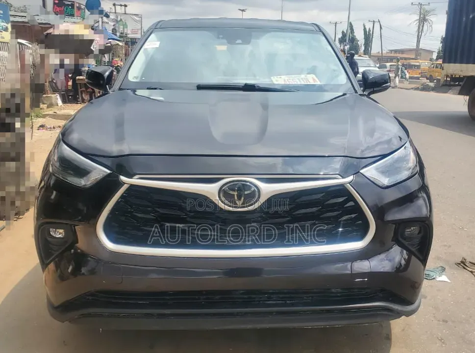 Toyota Highlander LE 2021 Blue