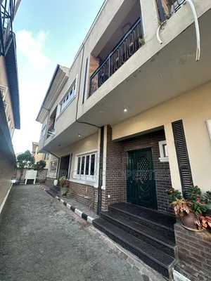 3bdrm Townhouse / Terrace in Gbagada Lagos, Millenuim/UPS for rent