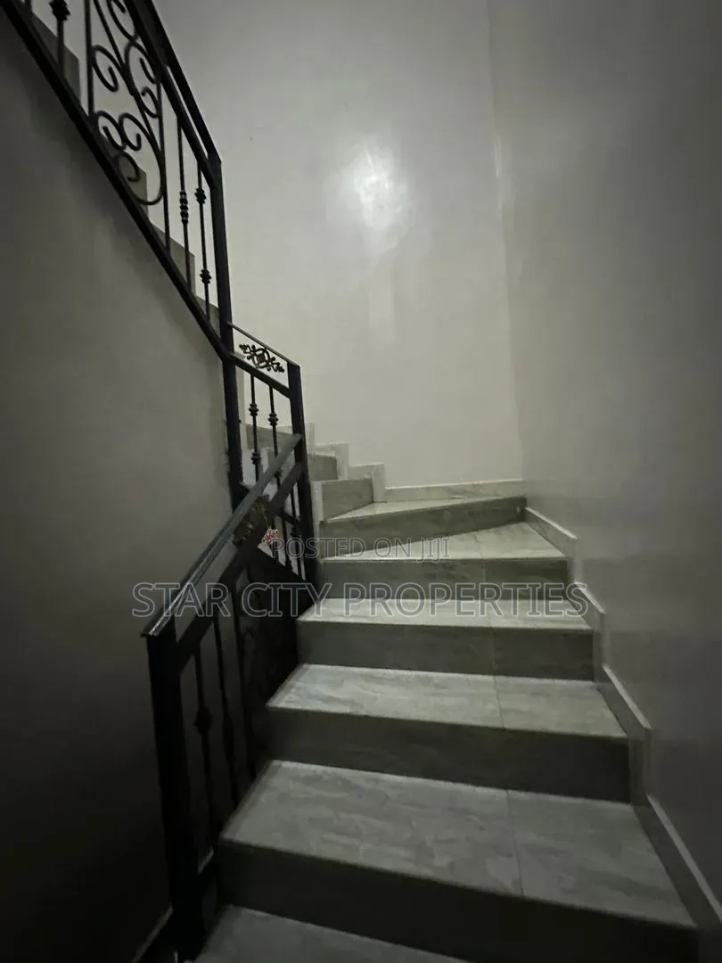 3bdrm Townhouse / Terrace in Gbagada Lagos, Millenuim/UPS for rent