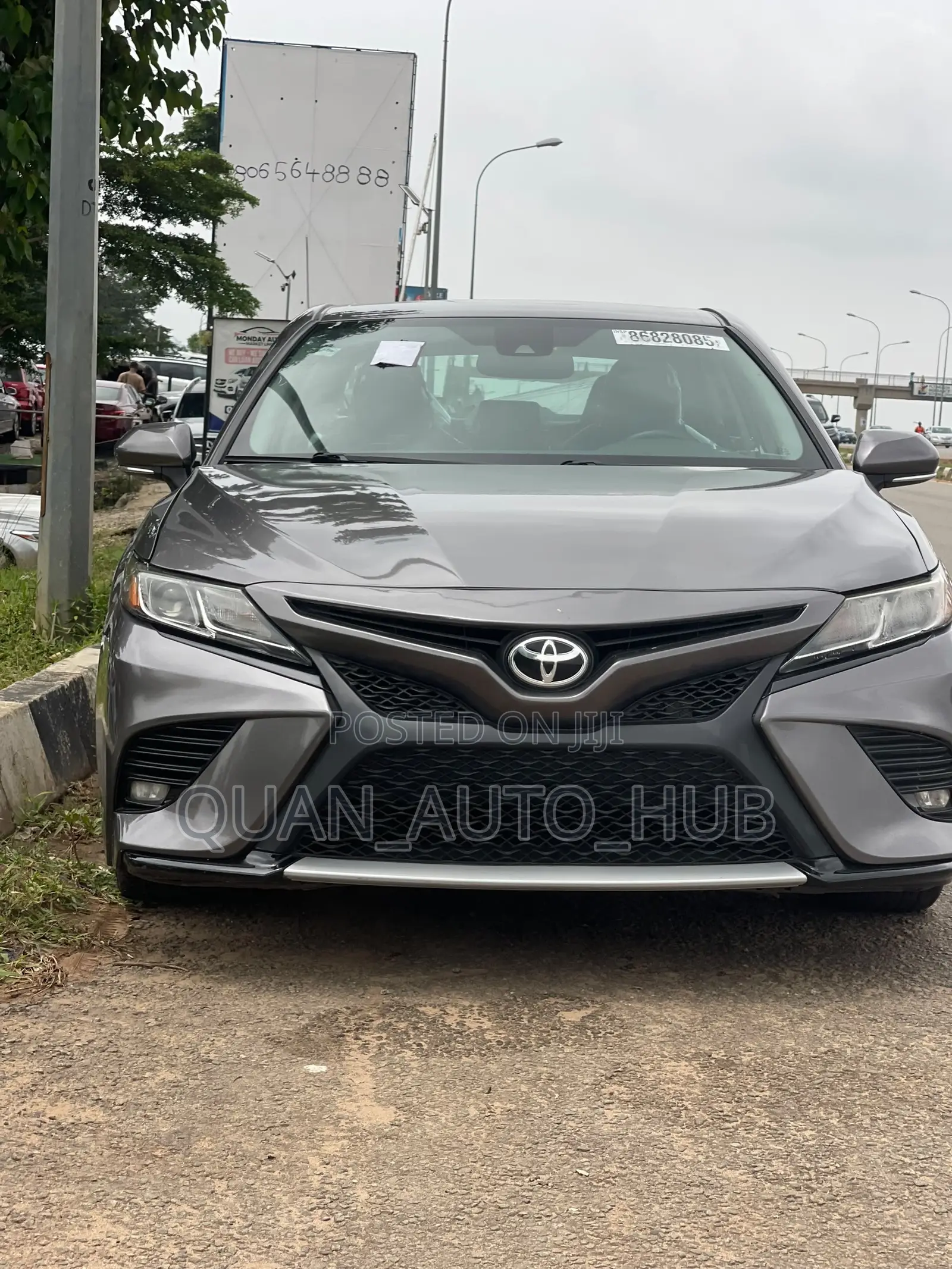 Toyota Camry SE (2.5L 4cyl 8A) 2019 Gray