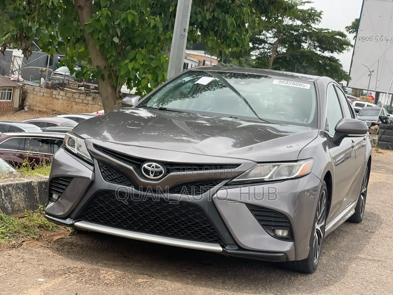 Toyota Camry SE (2.5L 4cyl 8A) 2019 Gray