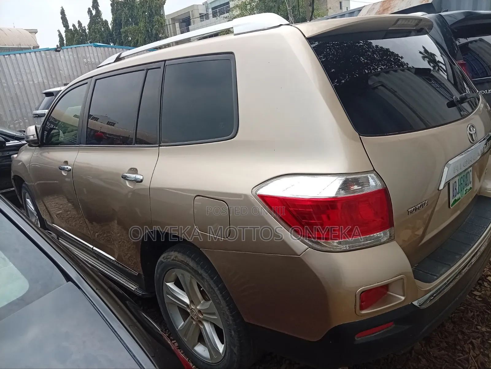 Toyota Highlander Limited 2012 Gold