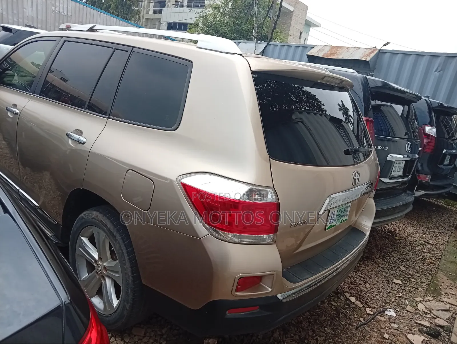 Toyota Highlander Limited 2012 Gold