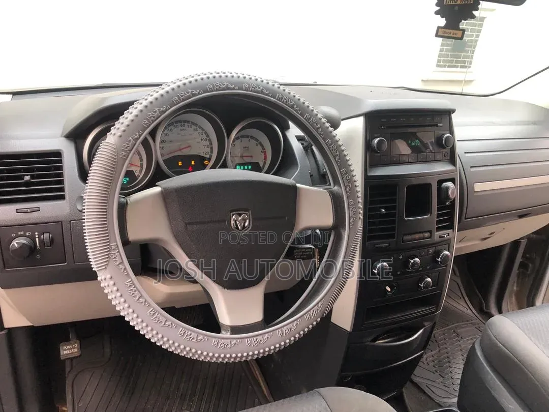 Dodge Caravan 2016 Silver
