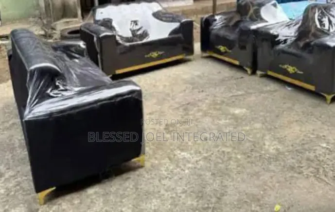 Designed 6 Seaters Sofa