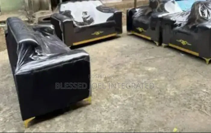 Designed 6 Seaters Sofa